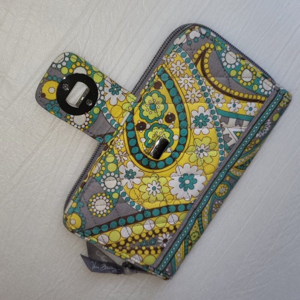 Vera Bradley Wallet Eloise Turnlock Wristlet Lemon Parfait Green Yellow Floral
